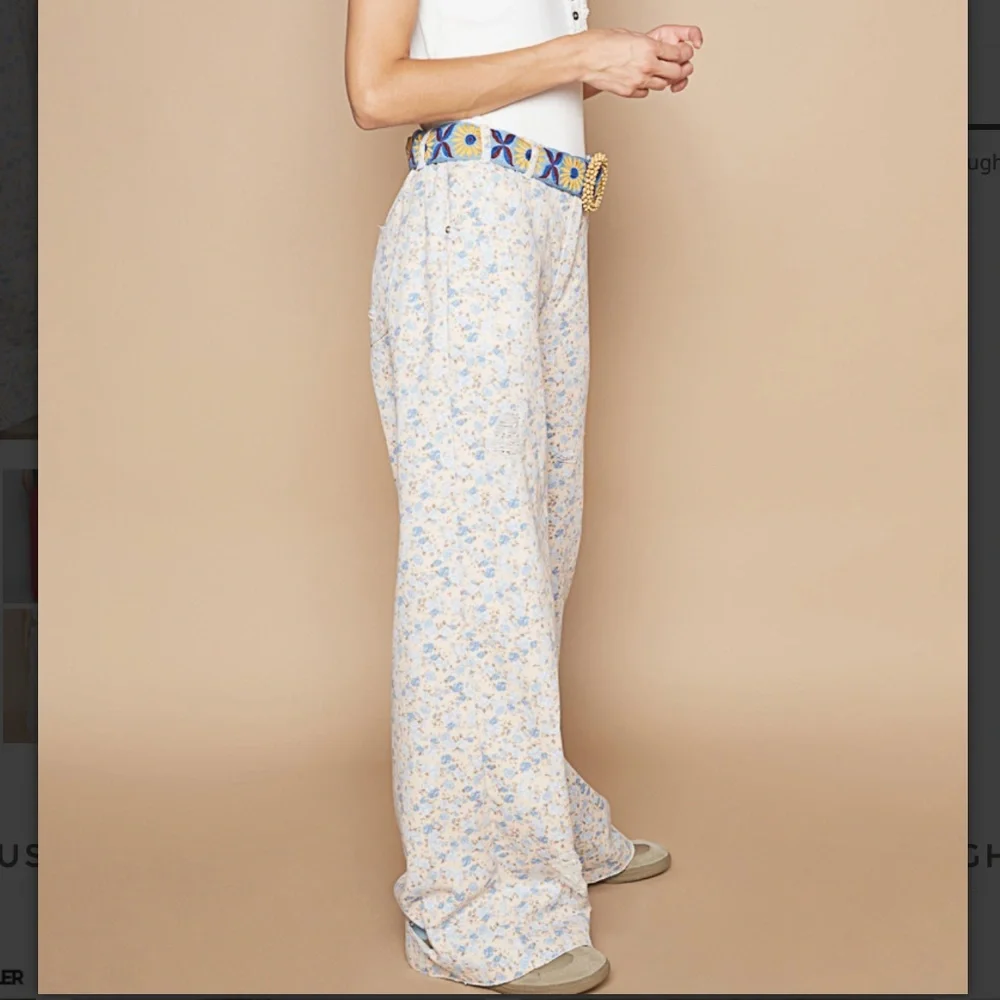 16. NWOT POL Floral Wide Leg Jeans - Blue and Cream - Picture 6 of 6